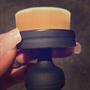 O! Circle Toothbrush Palm Foundation Brush